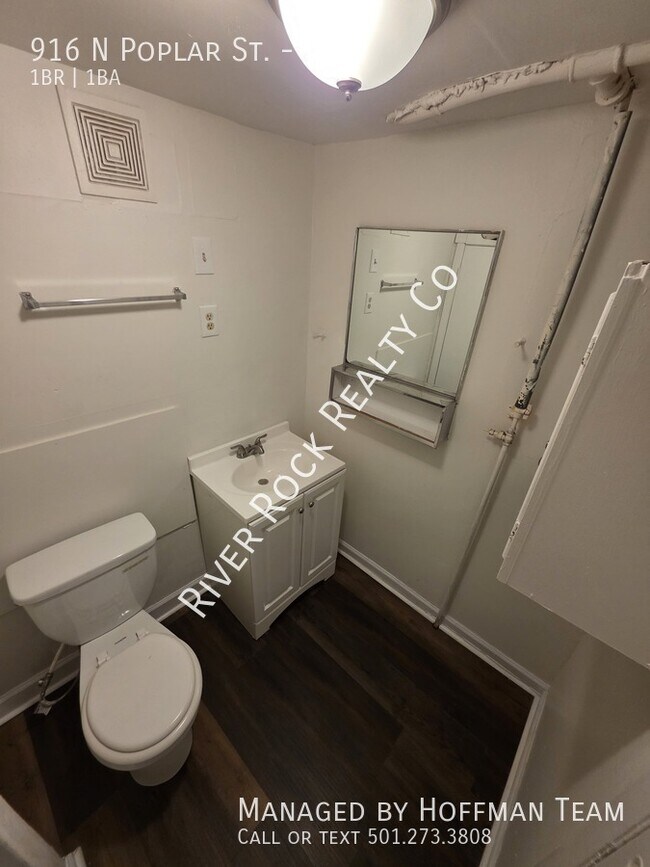 Building Photo - 916 N Poplar St