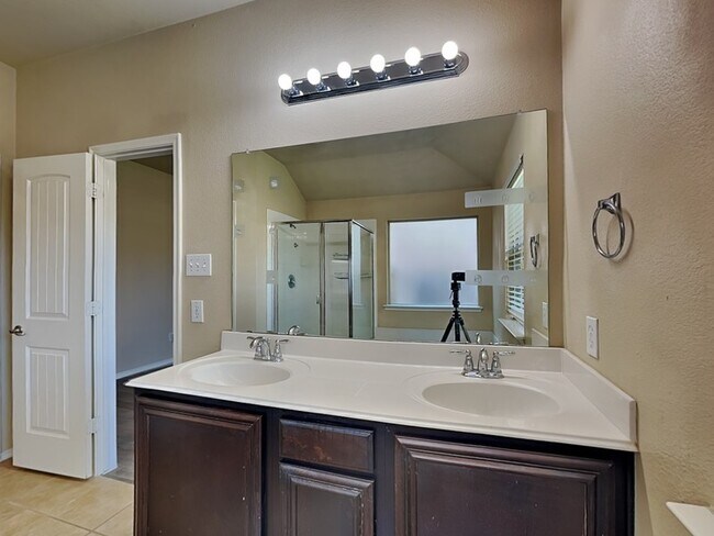 Building Photo - 1114 Bexar Ave