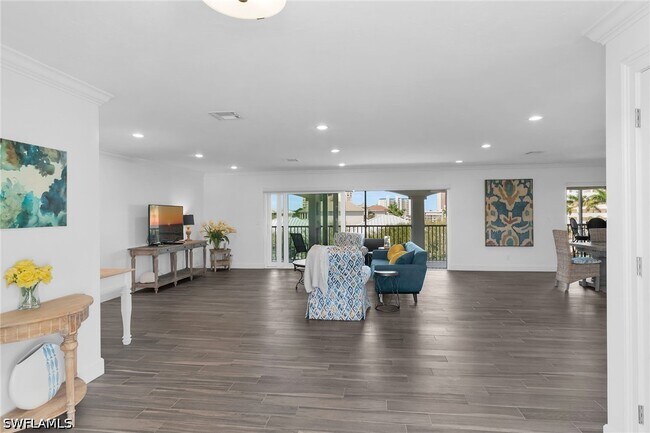 Building Photo - 1020 Swallow Ave