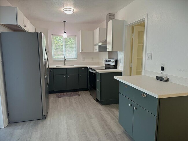 Building Photo - 2275 Hawthorne St