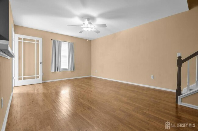 Building Photo - 19 Delavan Ct