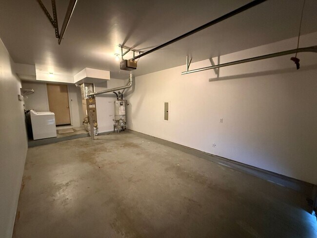 Building Photo - Cozy 3 bedroom Duplex in Berry Valley Estates