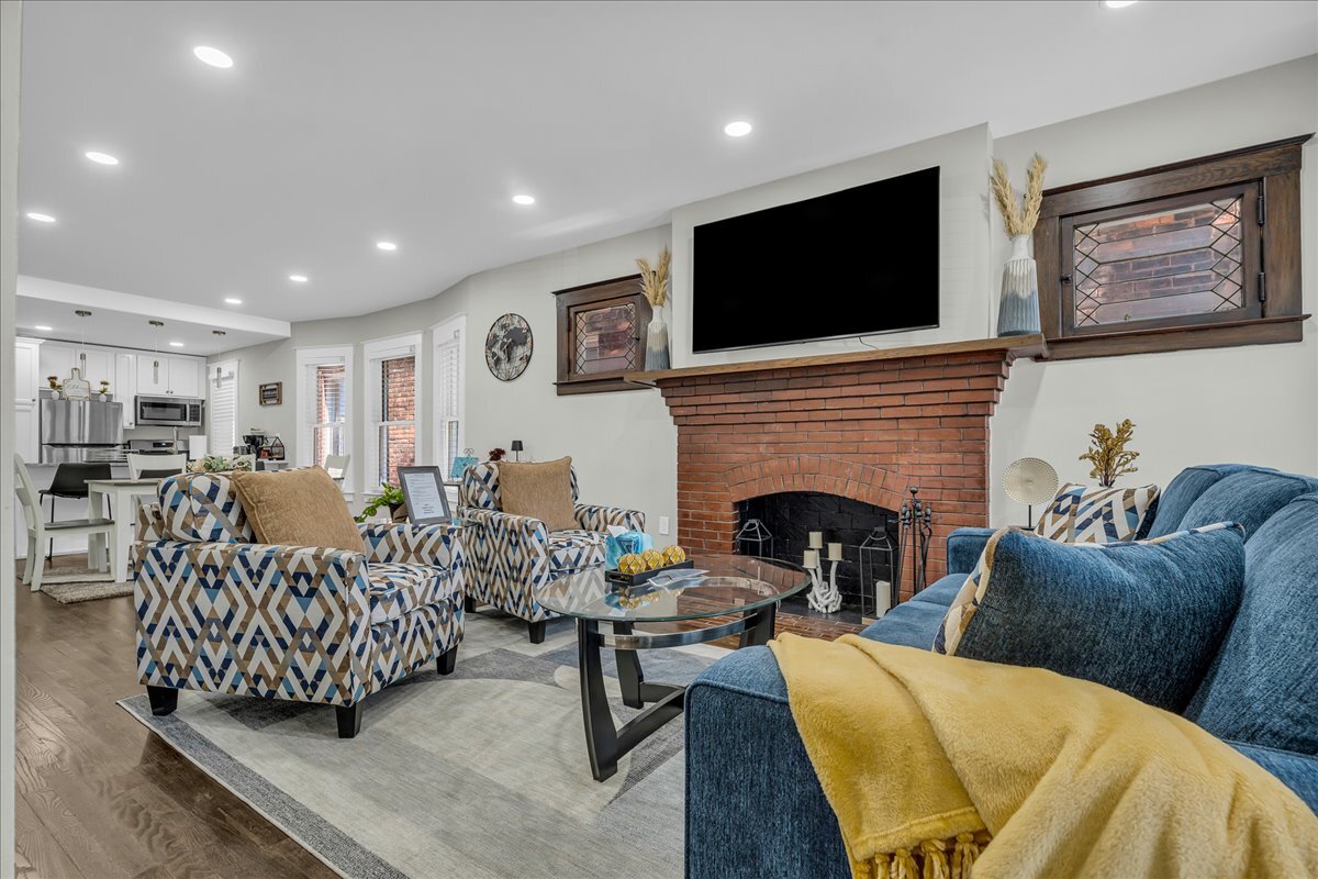 Building Photo - 5238 Commonwealth St