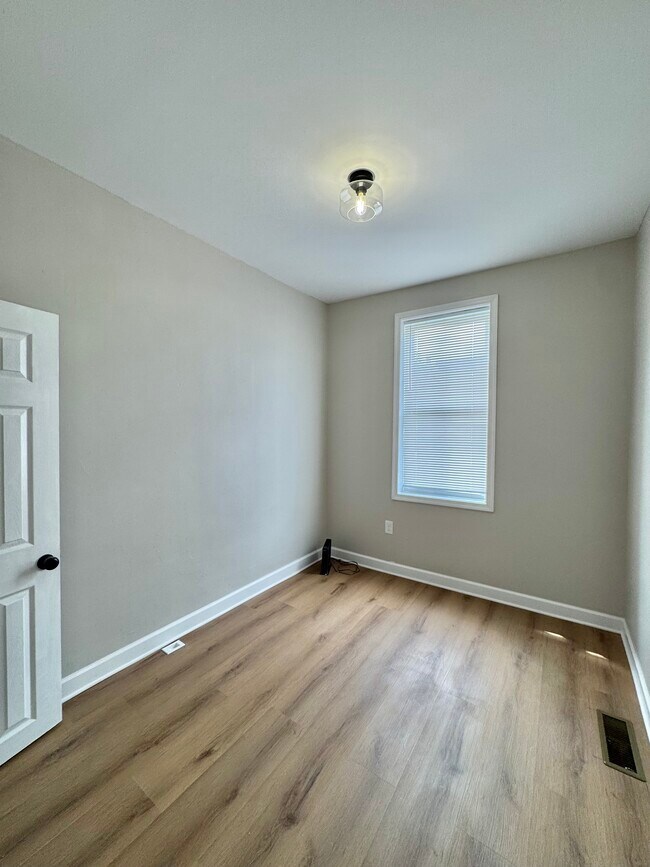 Building Photo - 2216 Whittier Ave