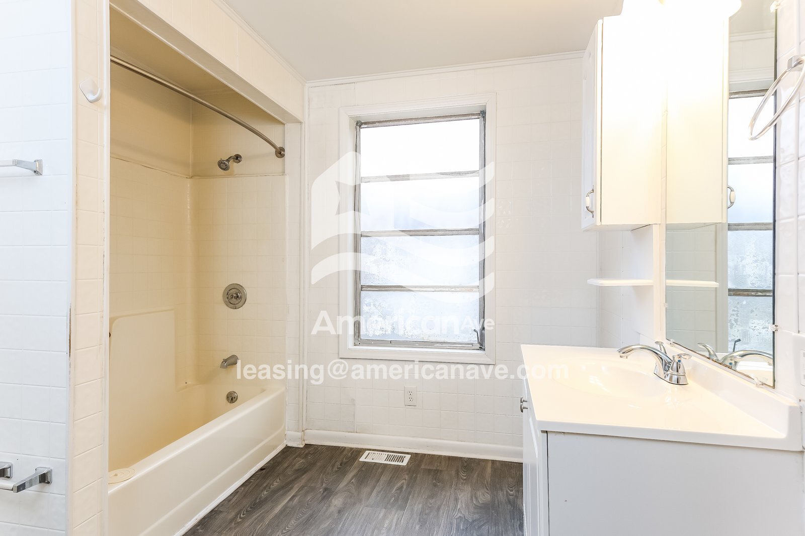 Building Photo - 605 W 7th Ave