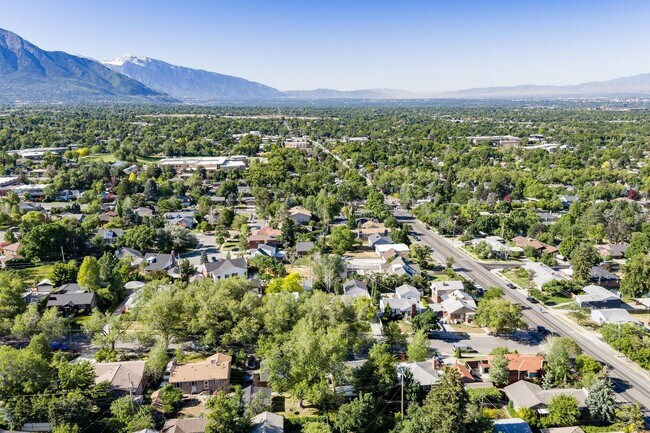 Building Photo - Beautifully Updated 3-Bedroom Home with Modern Upgrades & Spacious Backyard