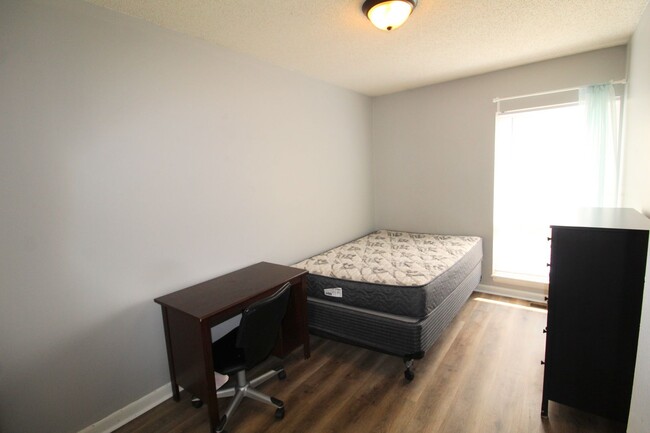 Building Photo - 1337 Bradley Dr