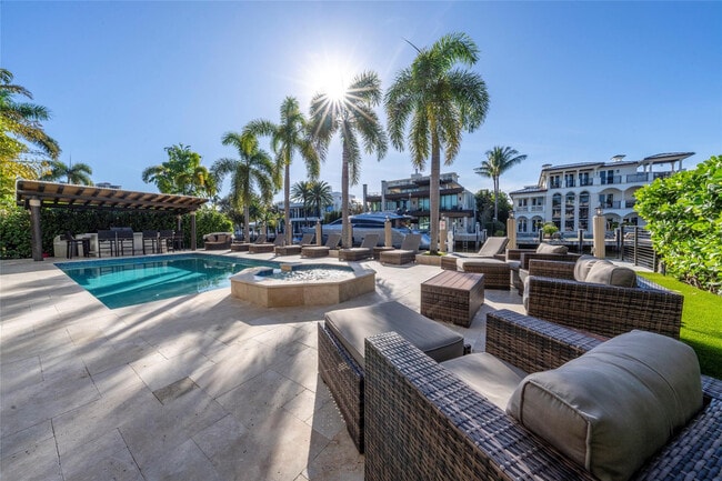 Building Photo - 2430 Castilla Isle