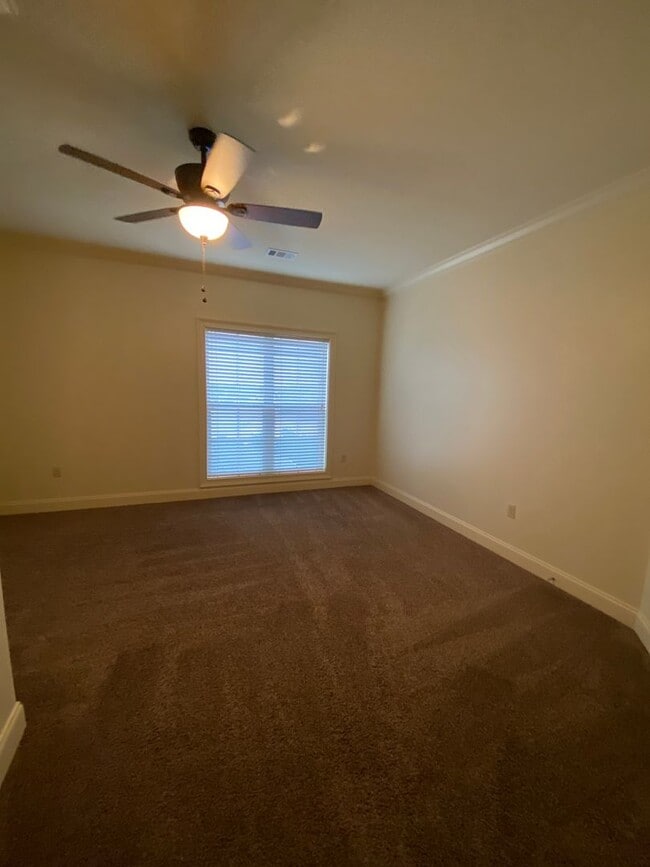 Building Photo - 1016 Villa Dr