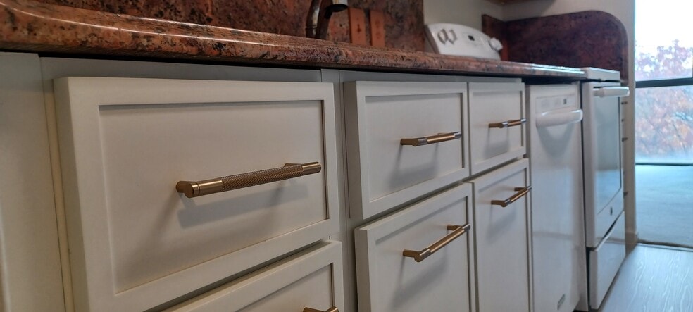 Building Photo - 2311 Pimmit Dr