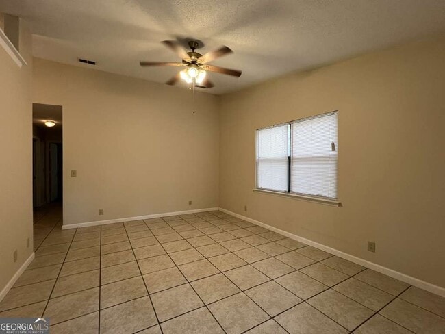 Building Photo - 155 E Lakemont Dr