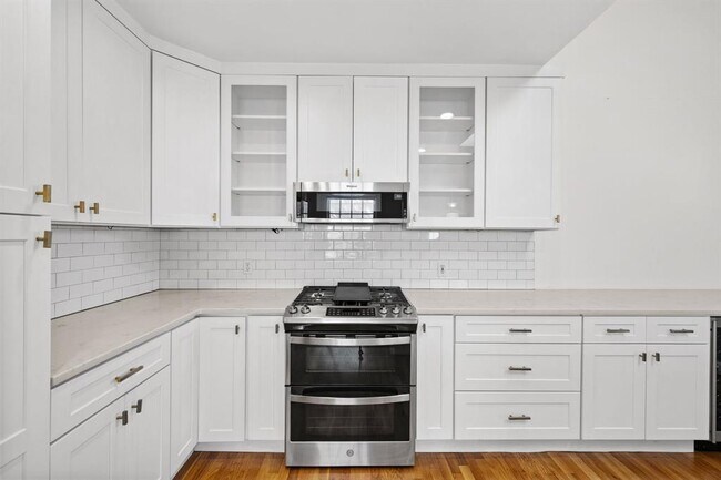 Building Photo - 1318 Bonham Terrace