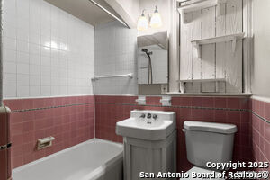Building Photo - 336 E Lullwood Ave