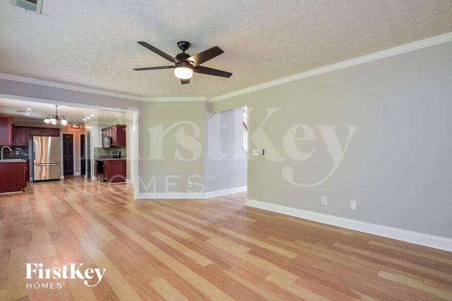 Building Photo - 6014 Fairing Drop