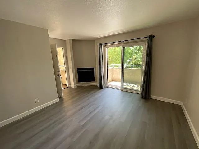 Building Photo - Updated Canyon Country Condo in Gated Community