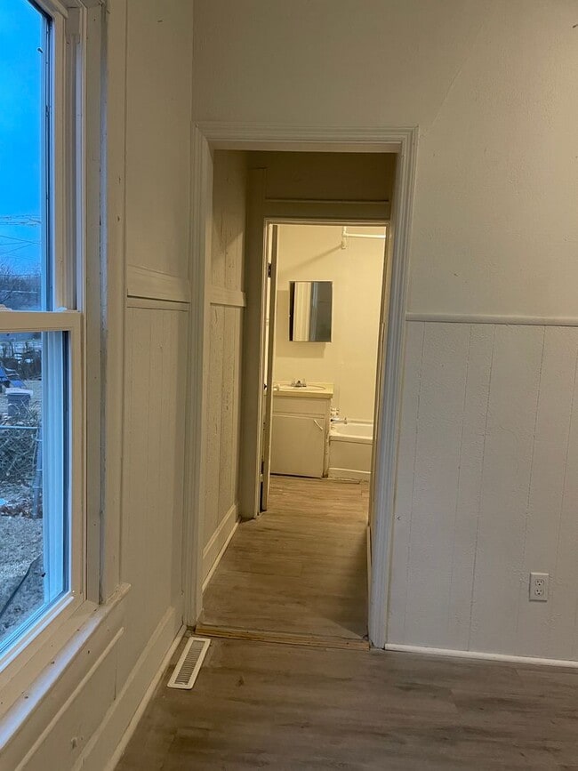 Building Photo - 3 bedroom 2 Bath $875