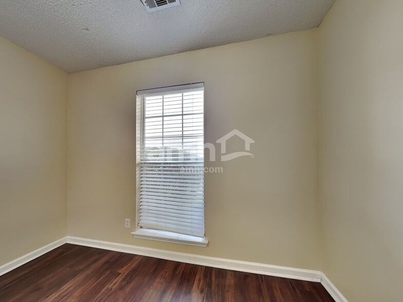 Building Photo - 249 Longleaf Cir