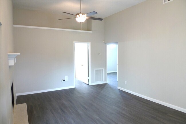Building Photo - 5530 Santrey Dr