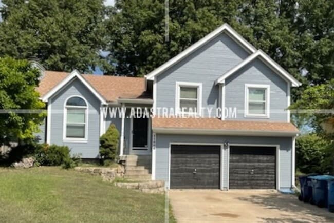 Building Photo - Gorgeous Shawnee Mission NW Home-Coming SO...