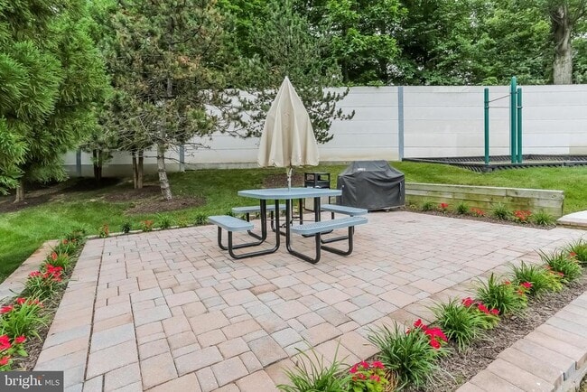 Building Photo - 8067 Nicosh Cir Ln