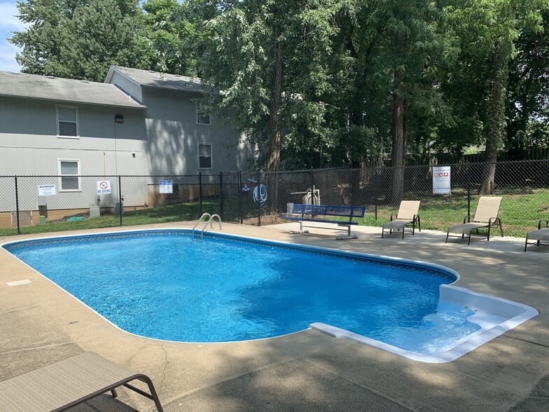 Plaza.View.Apartments.Private.Pool.1 - 3514 Wilson Ave
