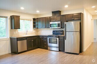 Building Photo - Contemporary Top-Floor Corner 2 Bedroom w/...