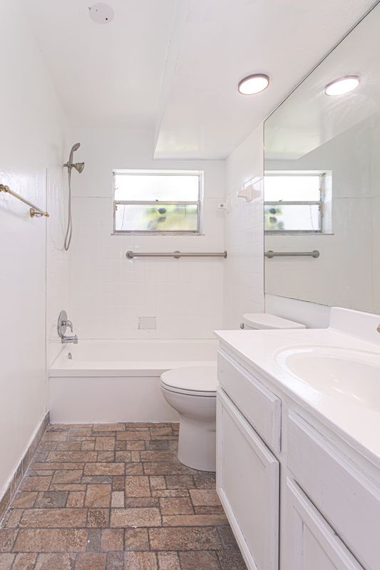 Building Photo - 202 Sparrow Dr