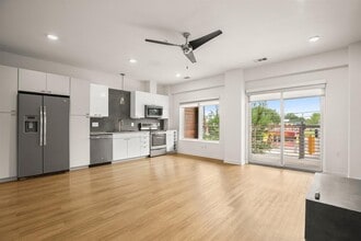 Building Photo - 4361 S Congress Ave