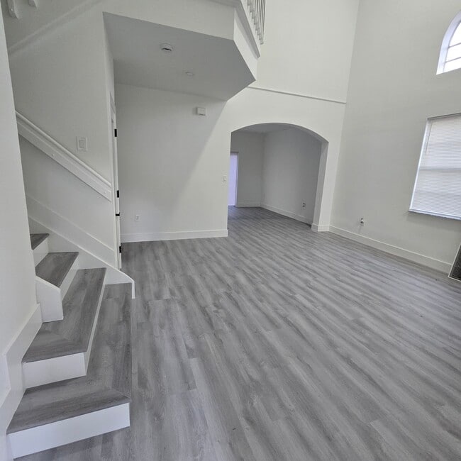 Building Photo - 4276 NE 26th Ct