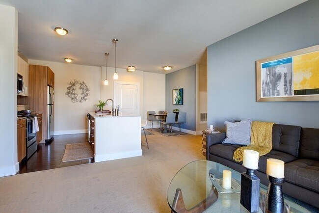 Building Photo - 10 Central St