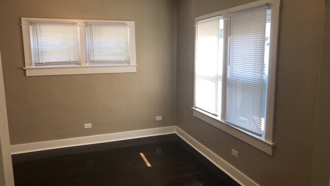 Building Photo - 211 Hadley Ave