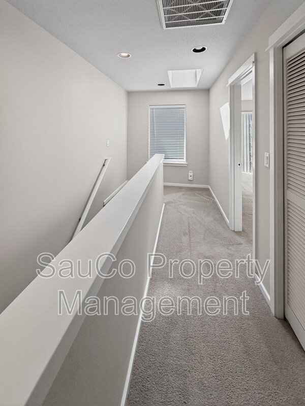 Building Photo - 7261 NE Stoneybrook St