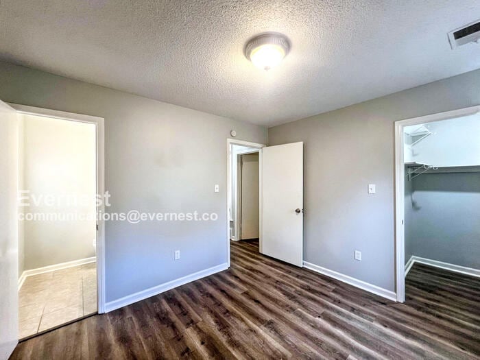 Building Photo - 360 Darrell Cove