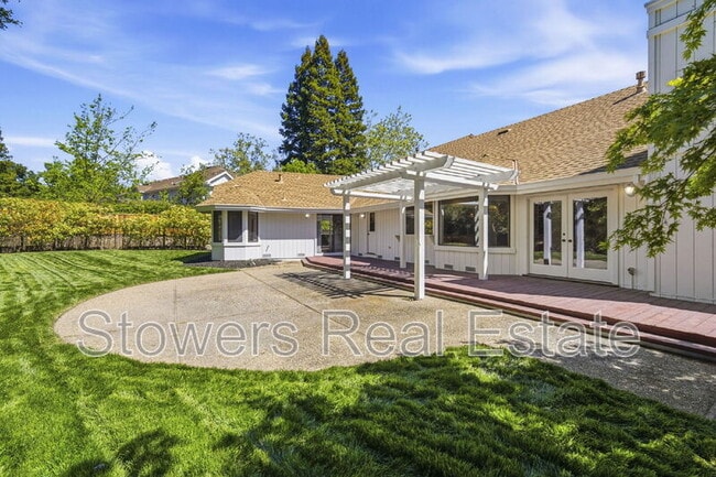 Building Photo - 618 Banister Ln