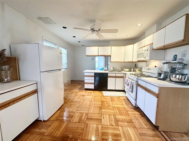 Building Photo - 518 Lindell Blvd