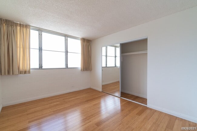 Building Photo - Salt Lake 1 BR/1BA Condo with 1 ASSIGNED P...