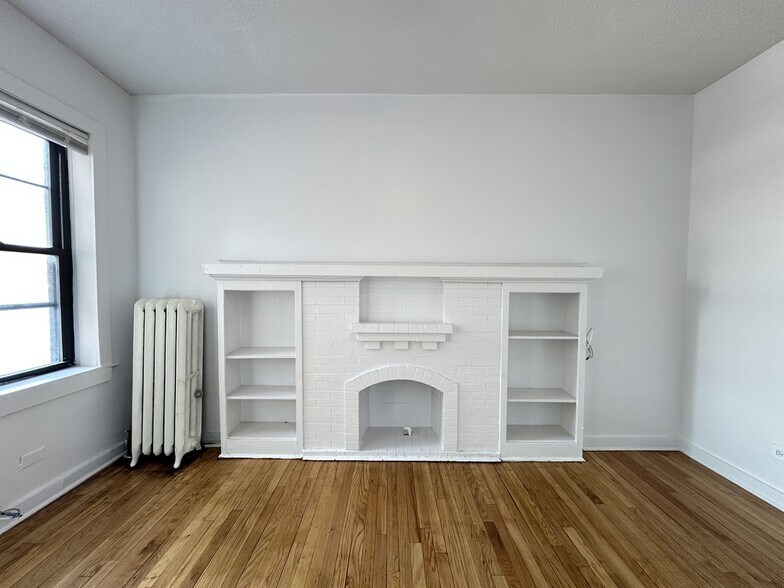 Building Photo - 7147 S Constance Ave