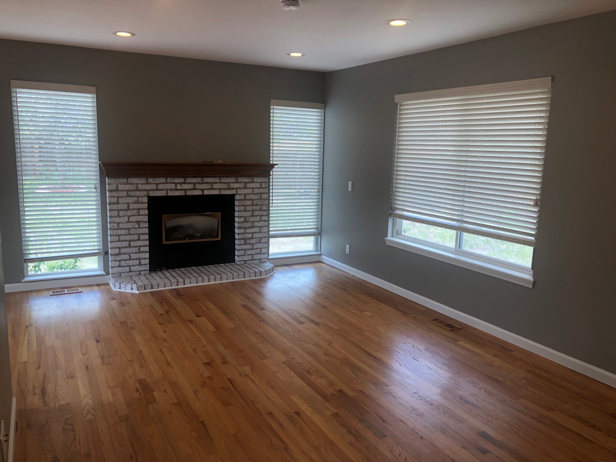 Building Photo - 8602 Alpine Valley Dr
