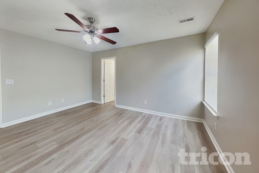 Building Photo - 2121 Montgomery Ln