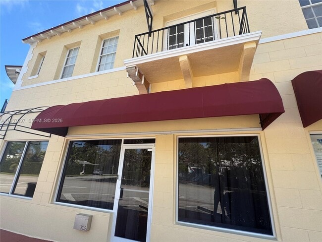 Building Photo - 700 W 51st St