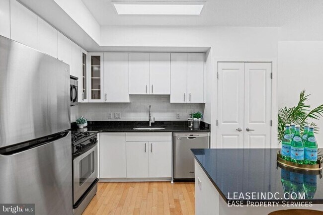 Building Photo - 440 L St NW