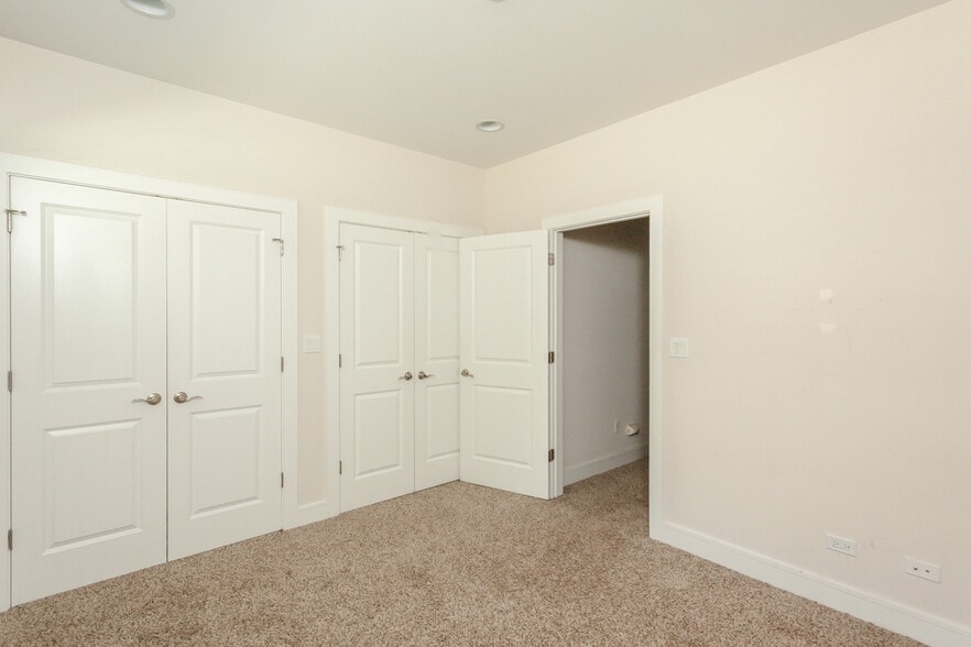 Building Photo - 3508 N Sacramento Ave