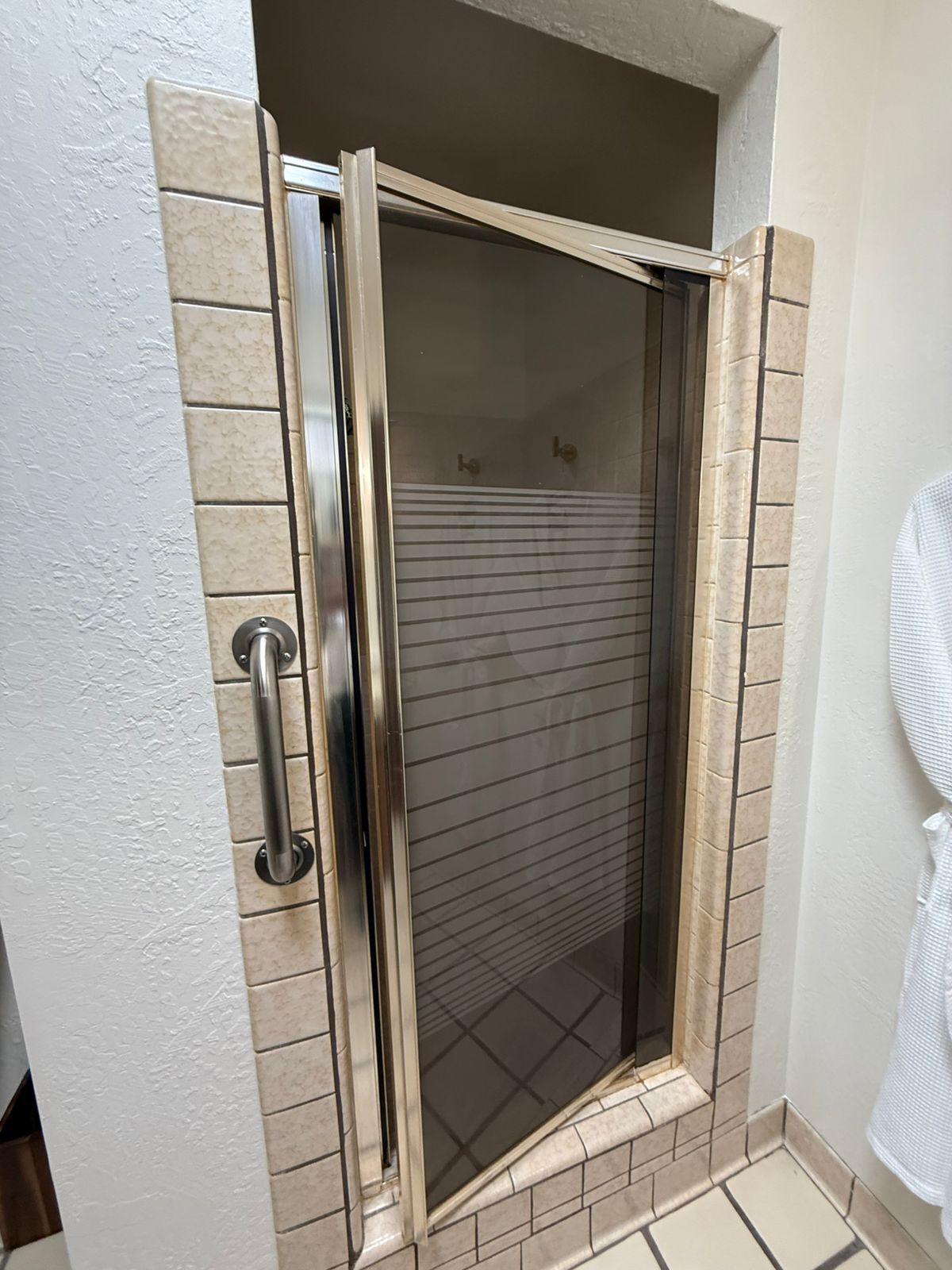 Building Photo - 1402 E Big Rock Rd