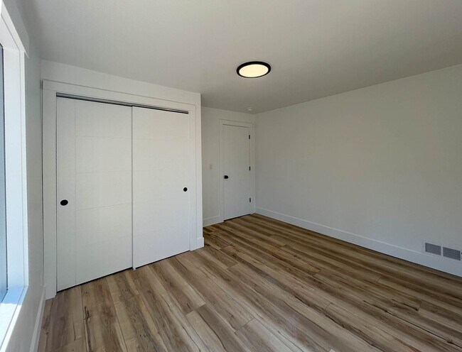 Building Photo - Charming NE Portland Apartment Near Parks, Shops & Transit