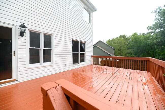 Building Photo - Wonderful and Spacious 3 bedroom home 2.5 bath in High Point with 2 car garage and large fenced-i...