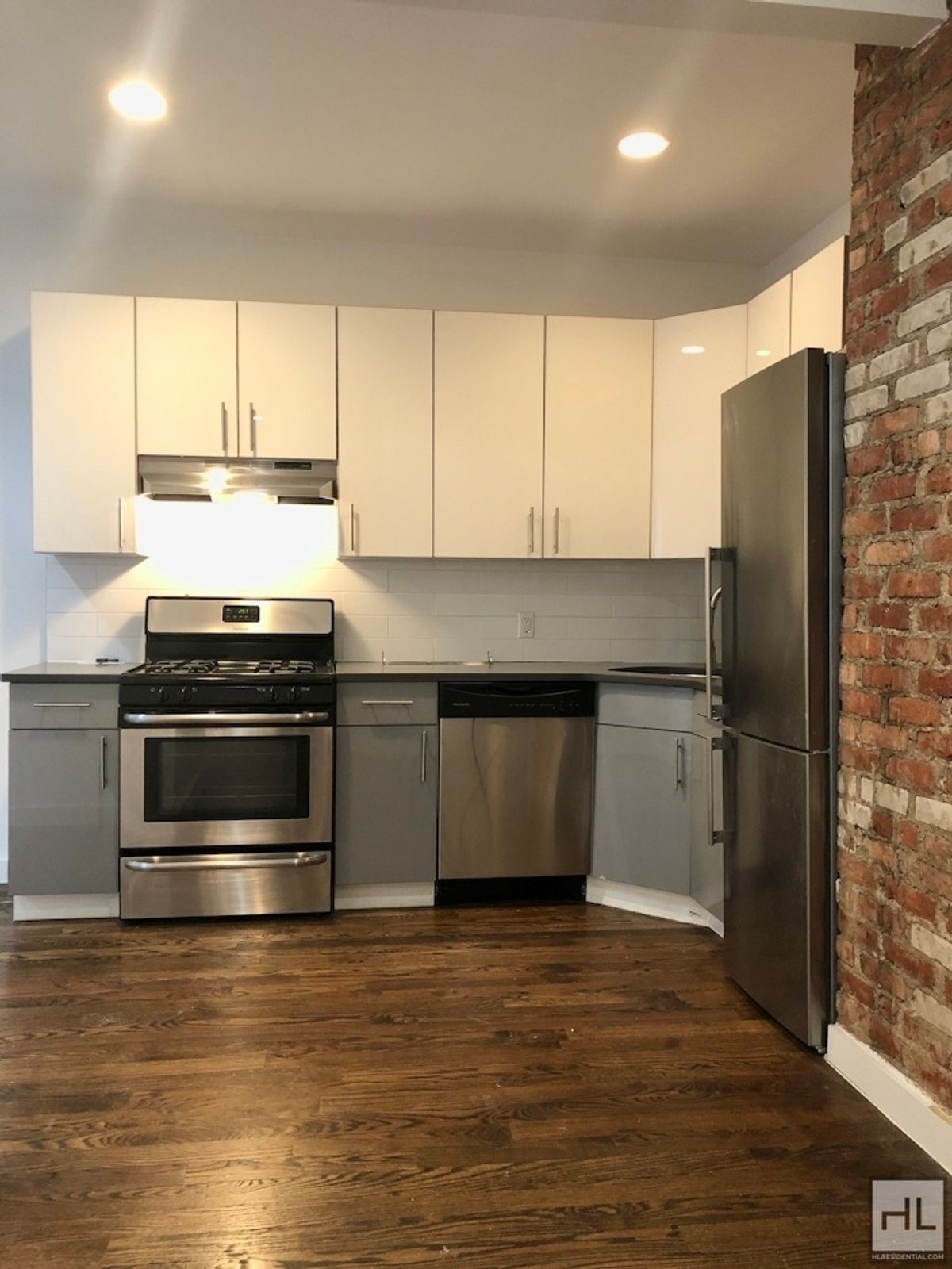 Building Photo - EASTERN PARKWAY / Spacious Crown Heights 3...