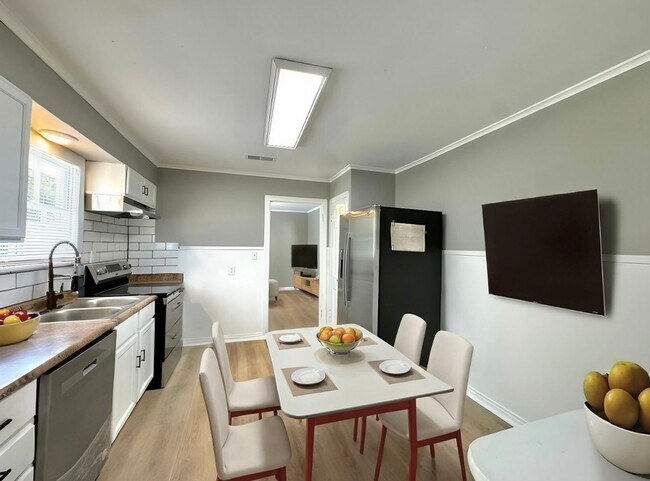 Building Photo - Available Now! 3/2 House for Rent!