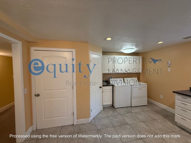 Building Photo - 2027 Kramer Dr