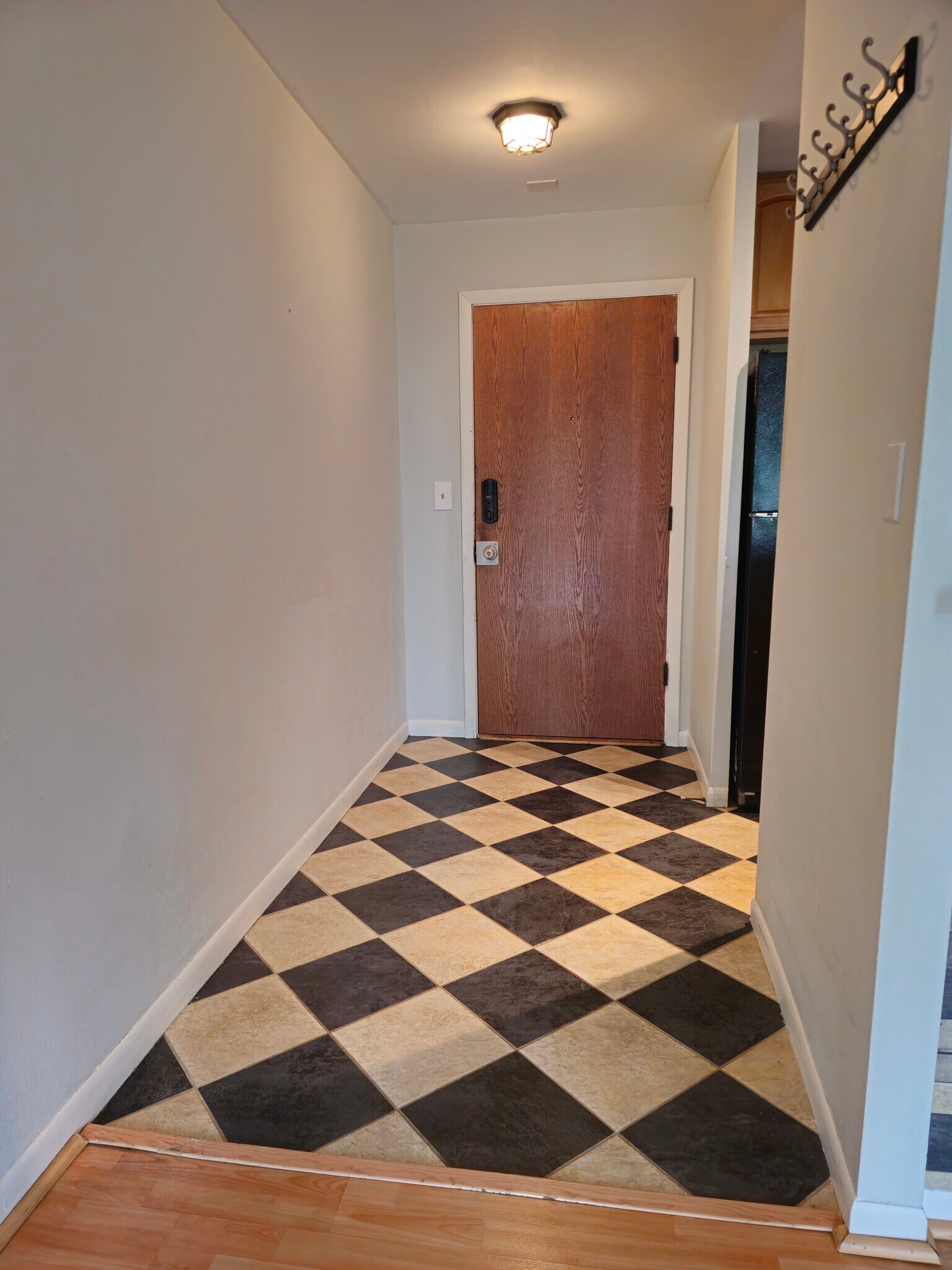 Building Photo - 5820 Oakwood Dr