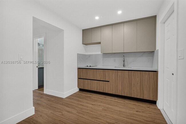 Building Photo - 8201 SW 42nd St